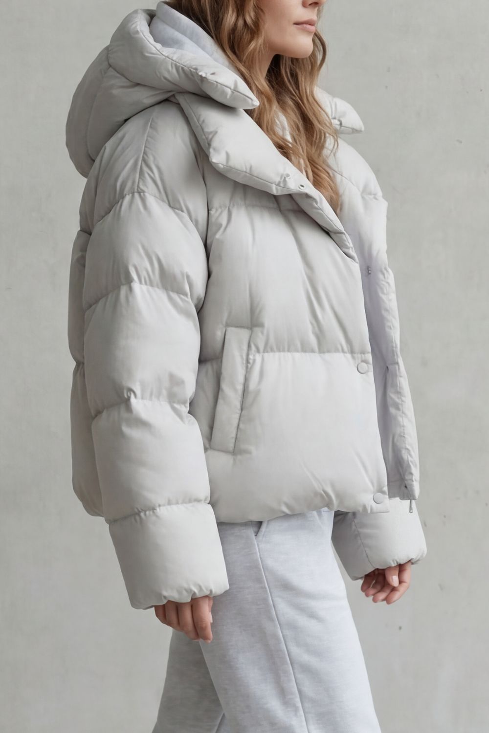 Kurze Daunenjacke mit Oversize-Kragen Damen Roberta – Bild 5