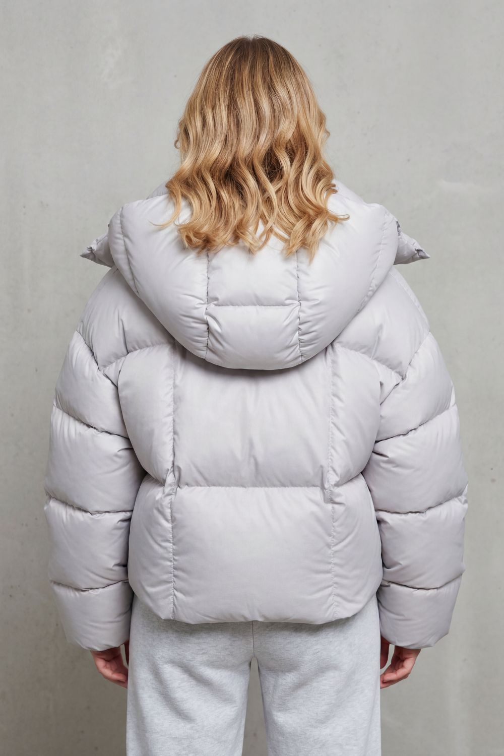 Kurze Daunenjacke mit Oversize-Kragen Damen Roberta – Bild 4