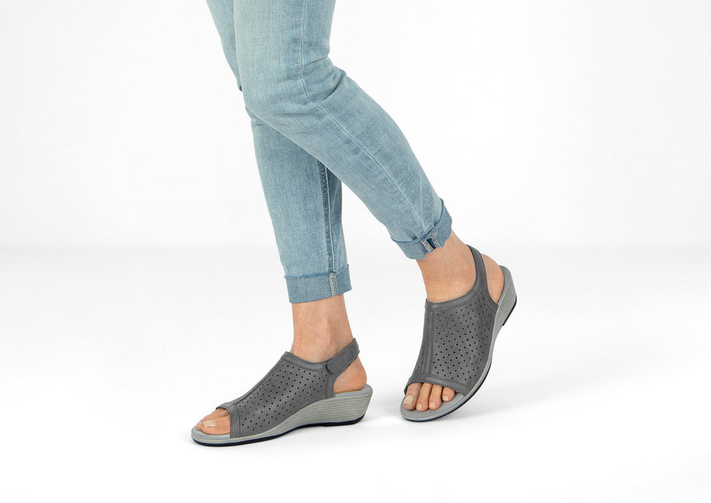 Stille Raffinesse in zartem Grau Damen Hazel – Bild 2