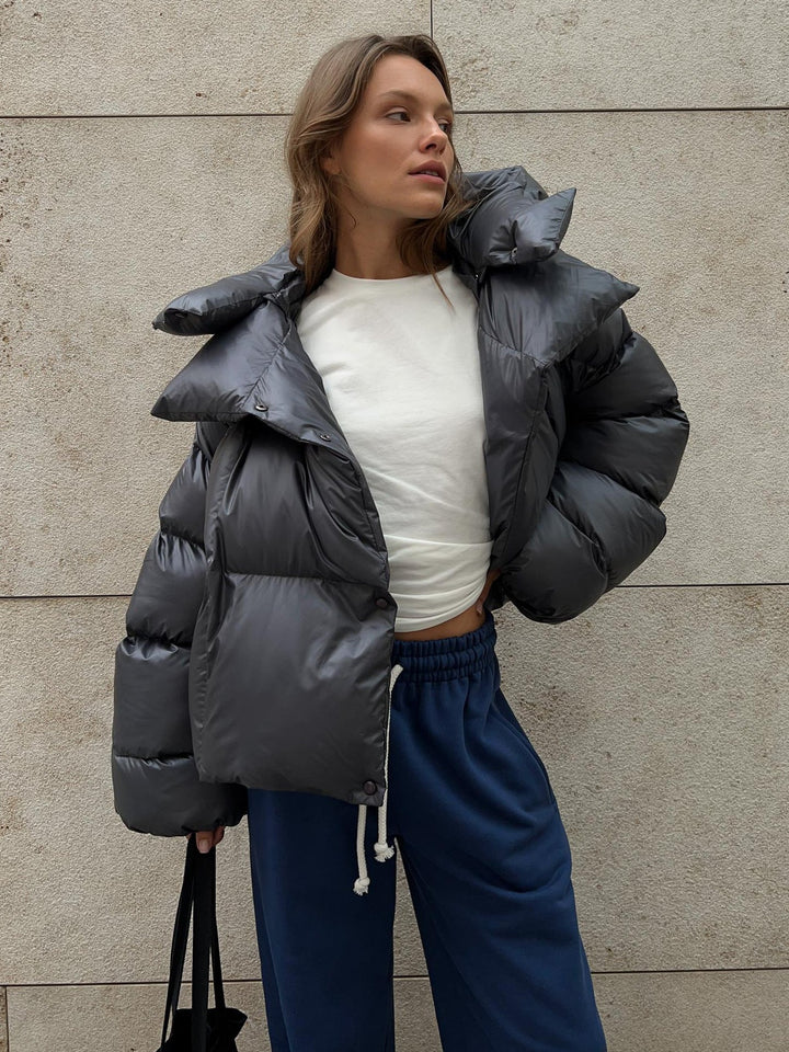 Kurze Daunenjacke mit Oversize-Kragen Damen Roberta Olivgrün – Weiss Modehaus