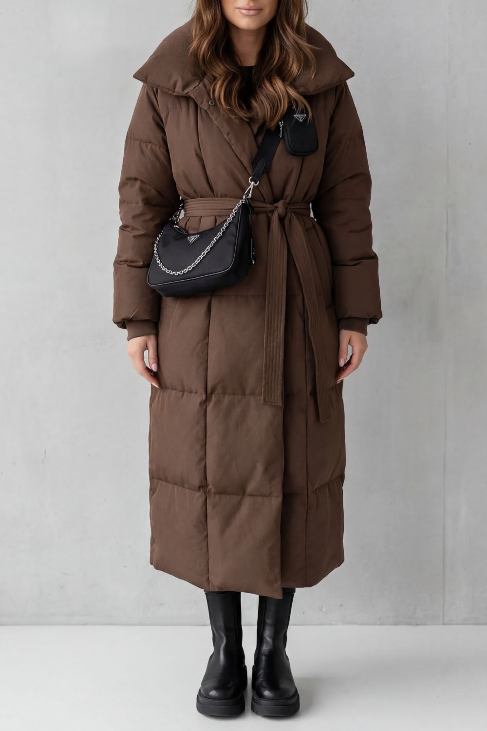 Langer Daunenmantel mit Gürtel Damen Azzurra – Bild 3