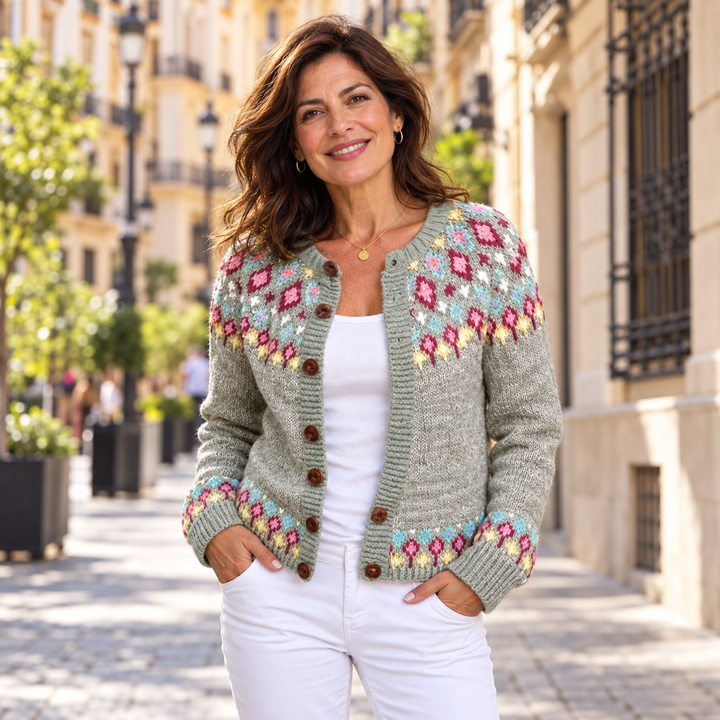 Isländische Strickjacke mit Blumen im Schulterbereich Damen Rafaela – Weiss Modehaus