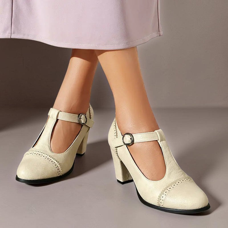 Absatzschuhe mit Lochmuster und Riemen Eline – Bild 3