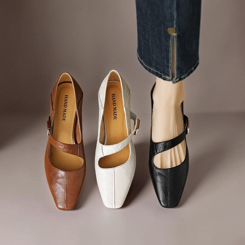 Mary Janes mit eckiger Spitze und goldenem Zierband Damen Nienke – Bild 10