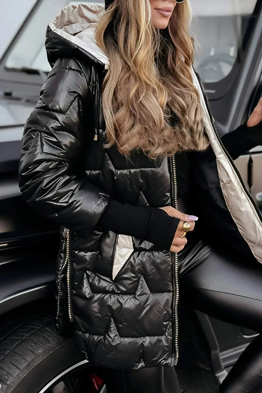 Metallisch glänzende Daunenjacke mit Kapuze Virginia – Bild 6