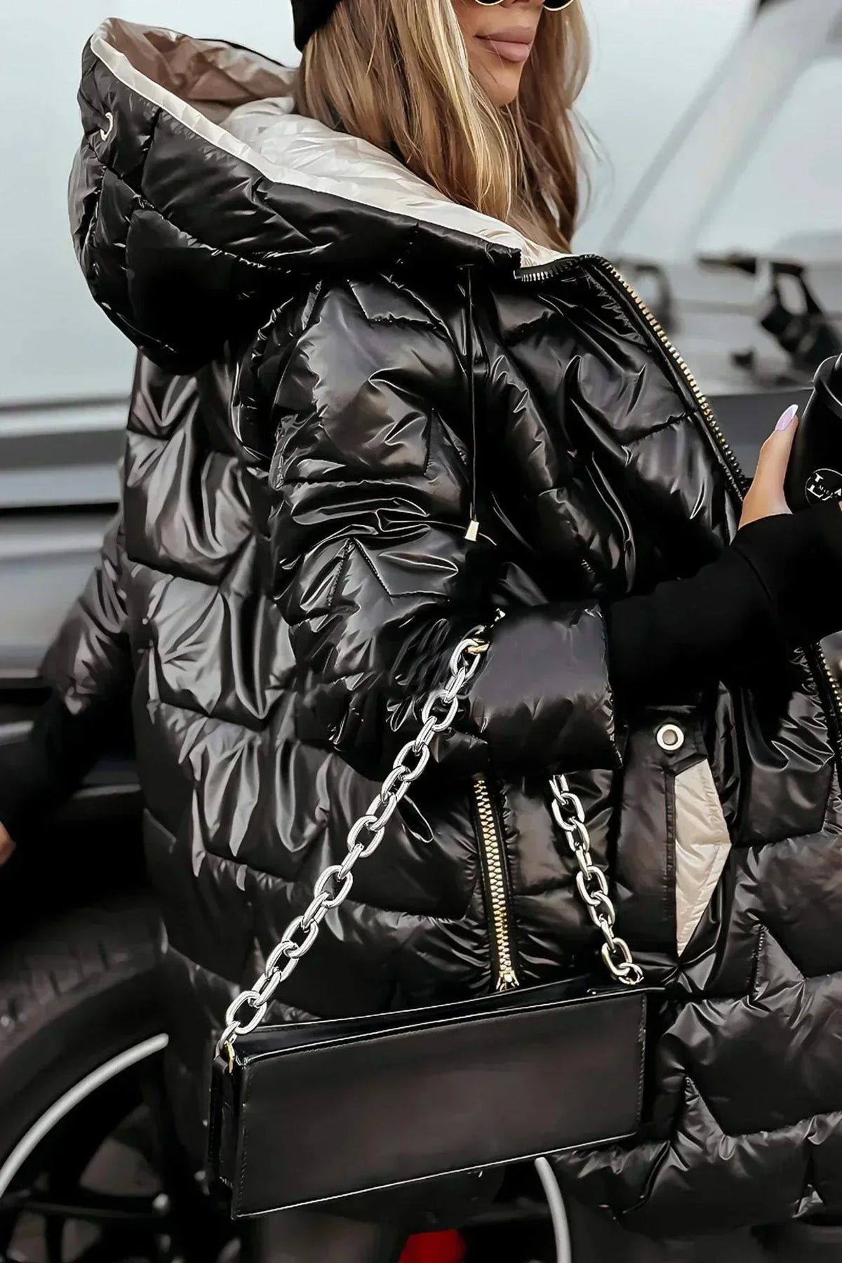 Metallisch glänzende Daunenjacke mit Kapuze Virginia – Bild 9