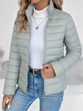 Leichter Steppmantel mit hohem Kragen Elettra Grün – Weiss Modehaus